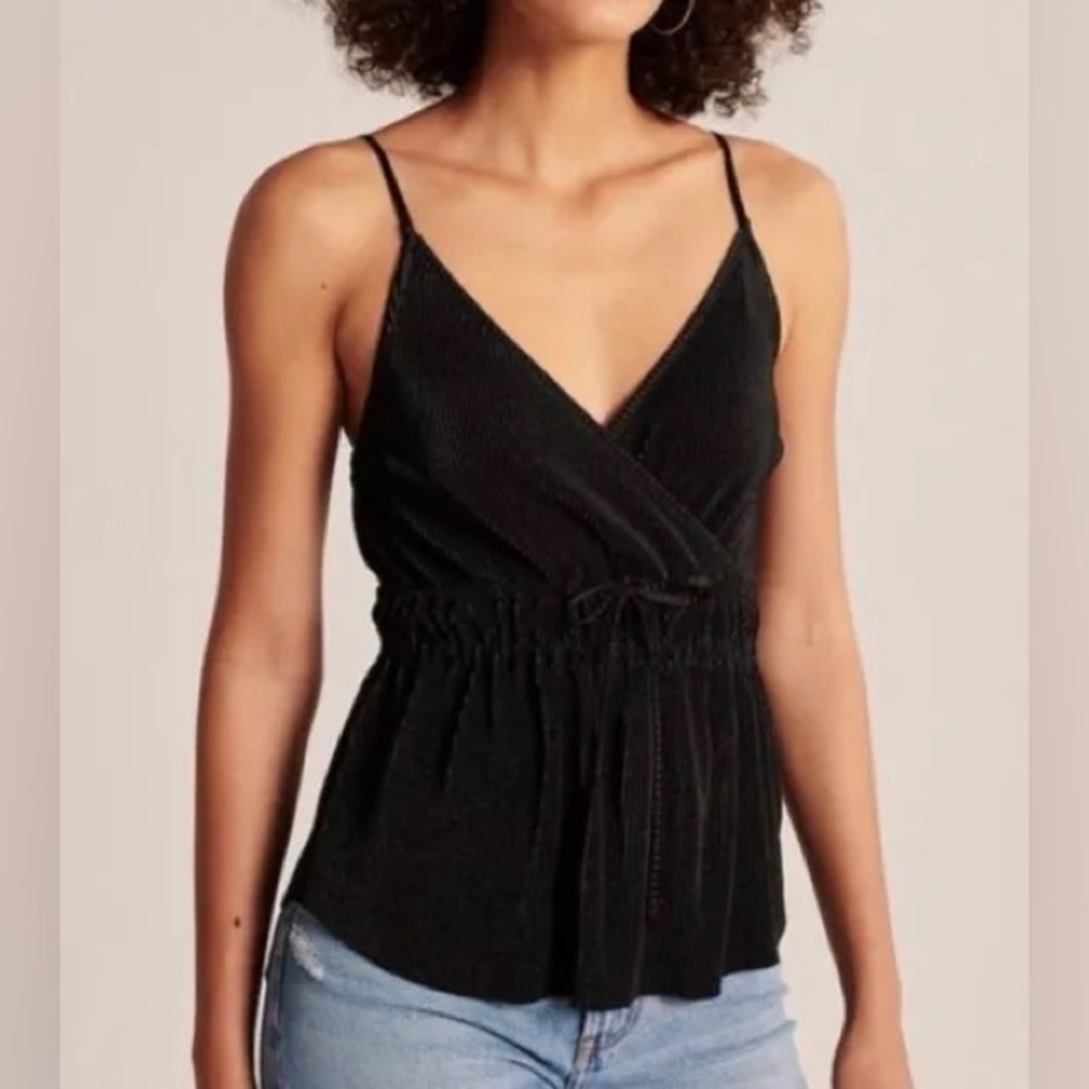 • Abercrombie & Fitch • NWOT Women’s Black Dressy Tank Medium
